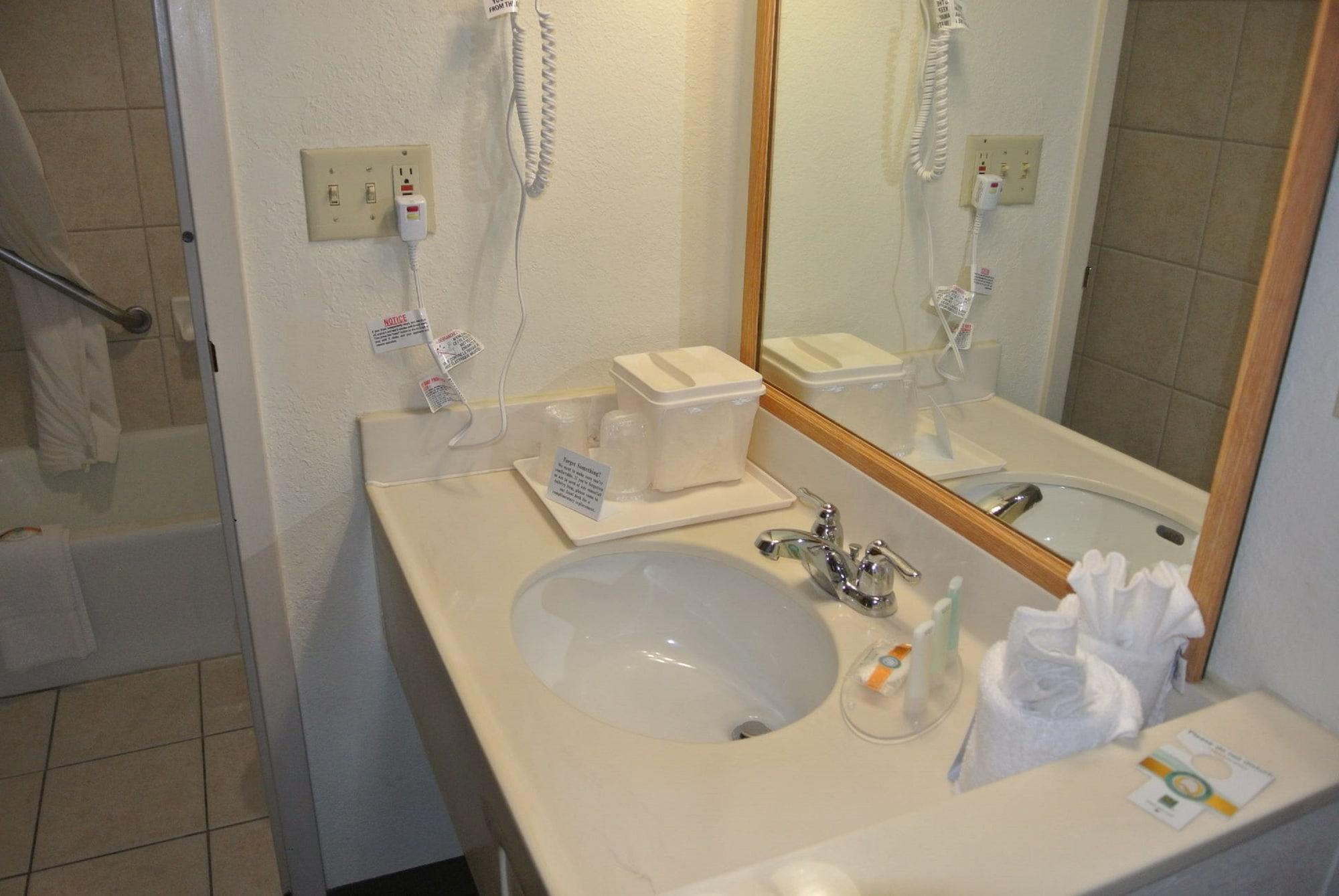 Quality Inn & Suites North Springfield Eksteriør bilde