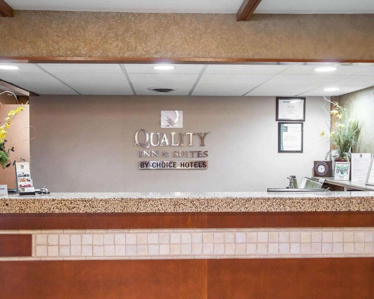 Quality Inn & Suites North Springfield Eksteriør bilde