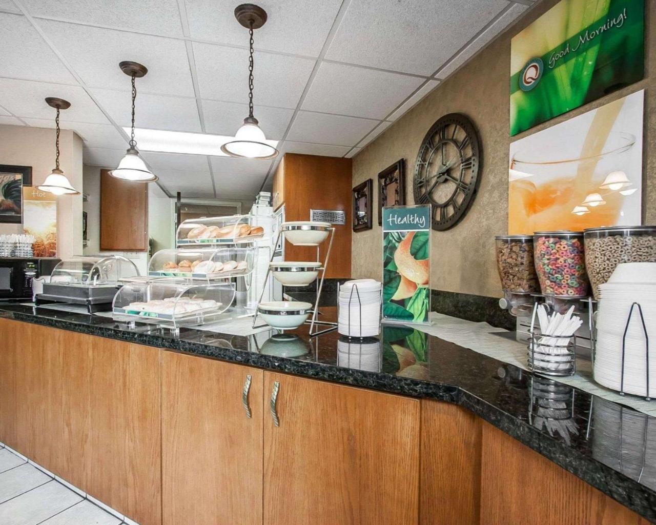 Quality Inn & Suites North Springfield Eksteriør bilde